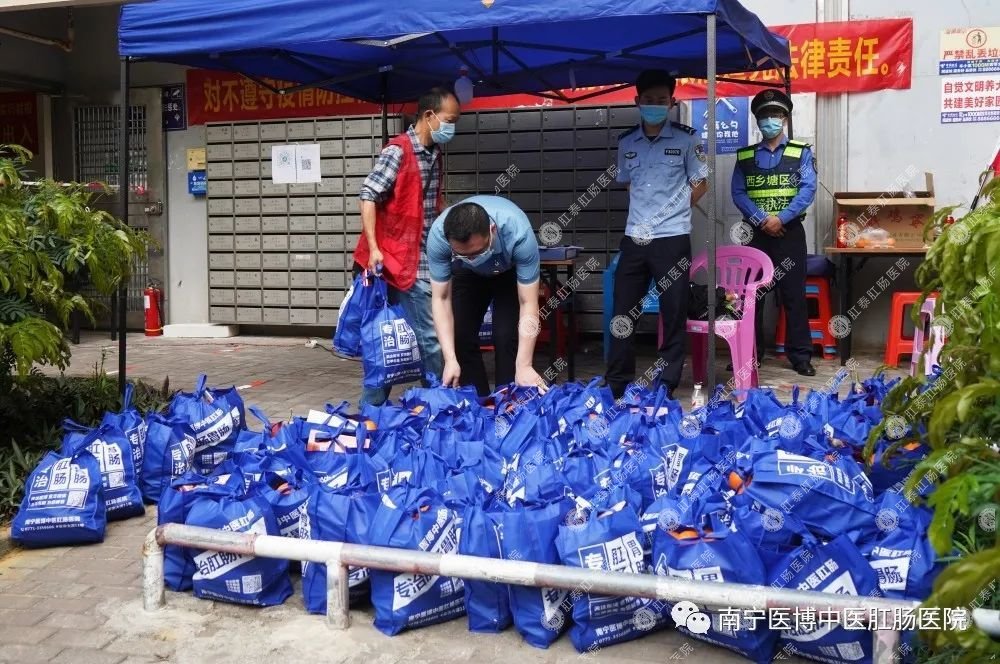 獻愛心&middot;戰(zhàn)疫情｜我院支部走進安吉華都小區(qū)開展捐物活動